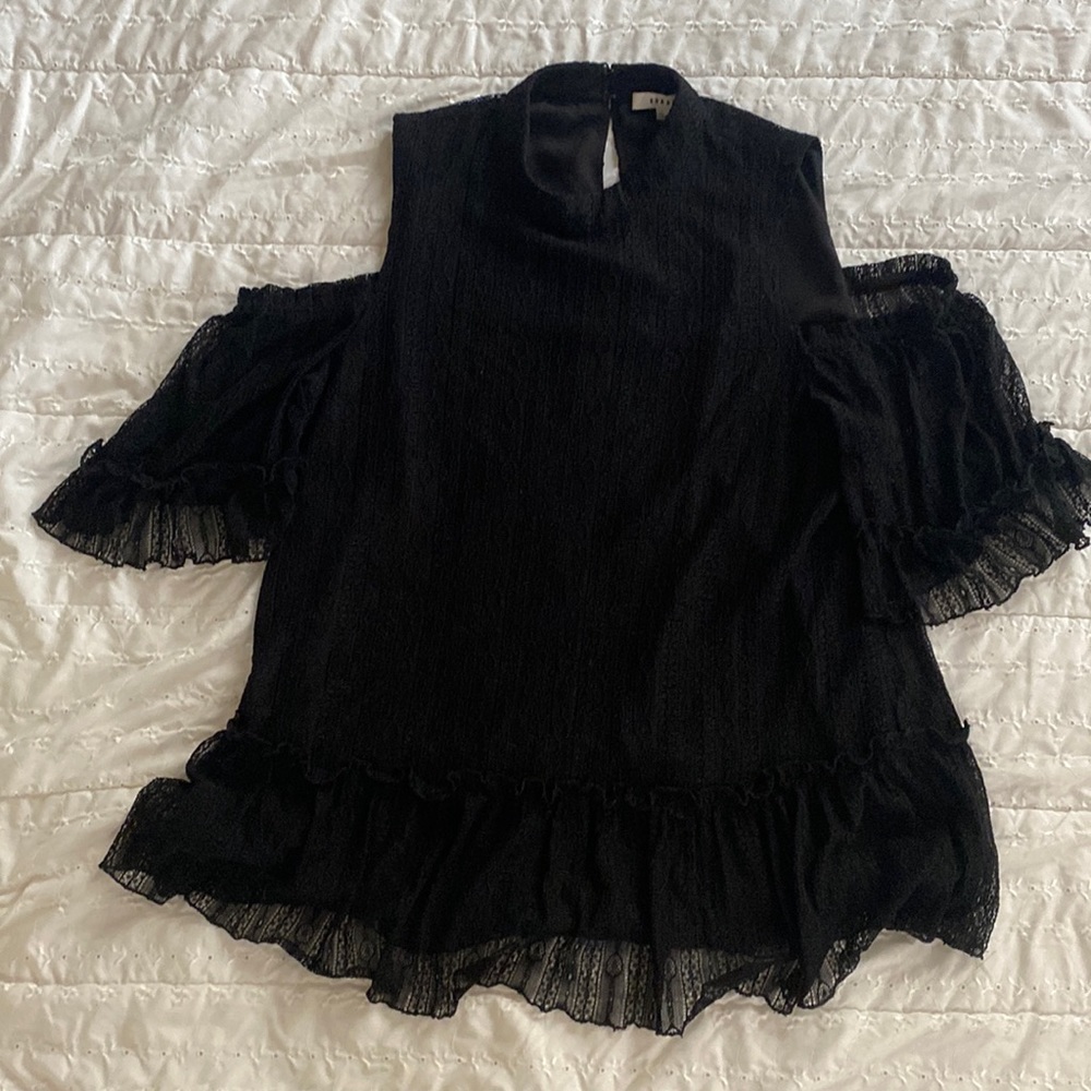 Ro & De cold shoulder top